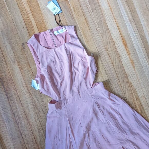 Fame and Partners light blush pink high neck dress with side cutouts NWT - Picture 7 of 7